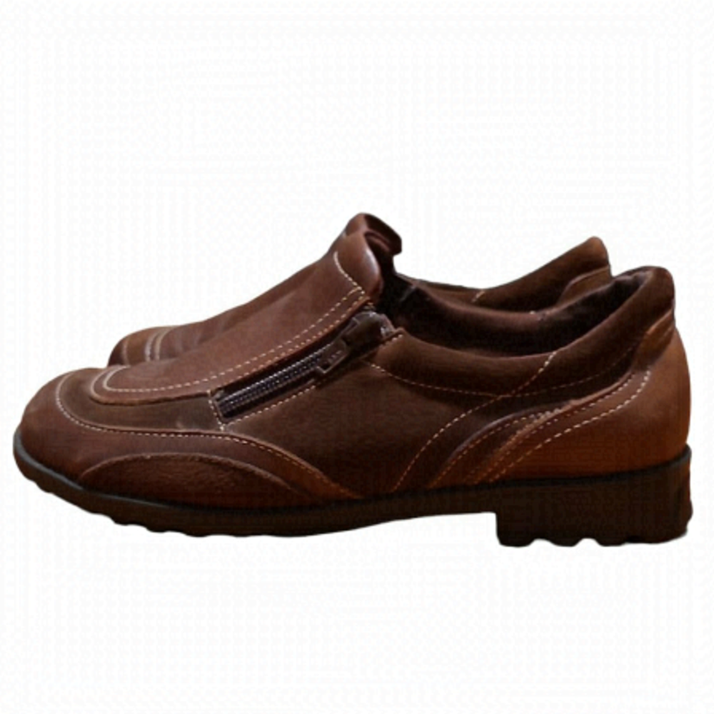 Dr. Scholl's shoes, slip on zip up on the side, small half inch heel, round toe